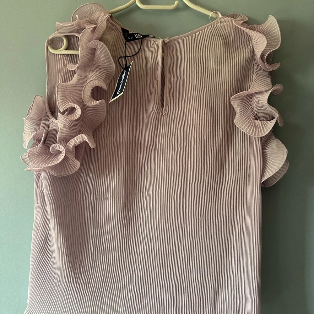 New ZARA lavender lilac ruffle sleeveless pleated blouse - Picture 3 of 3